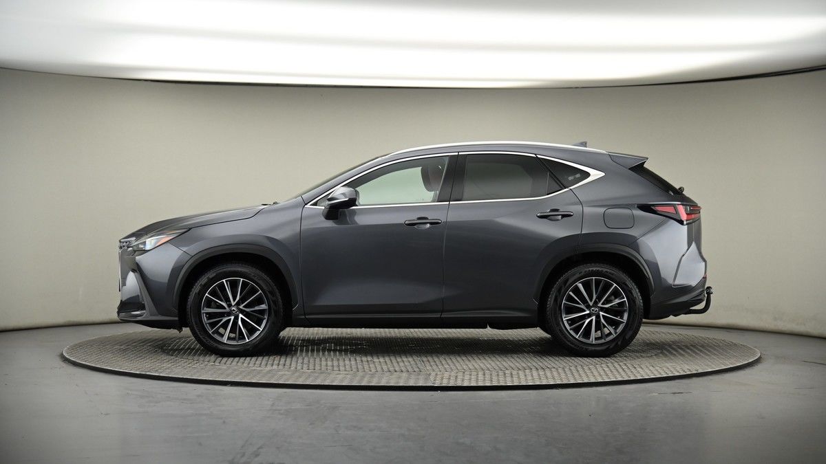 Lexus NX Image 18