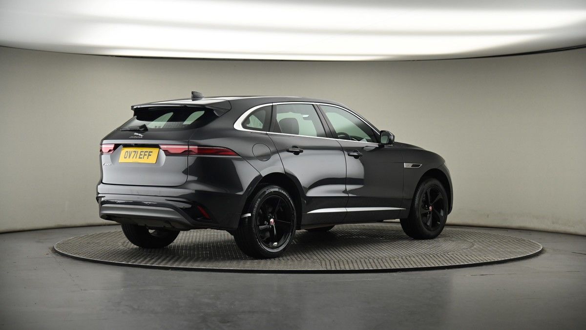 Jaguar F-PACE Image 7