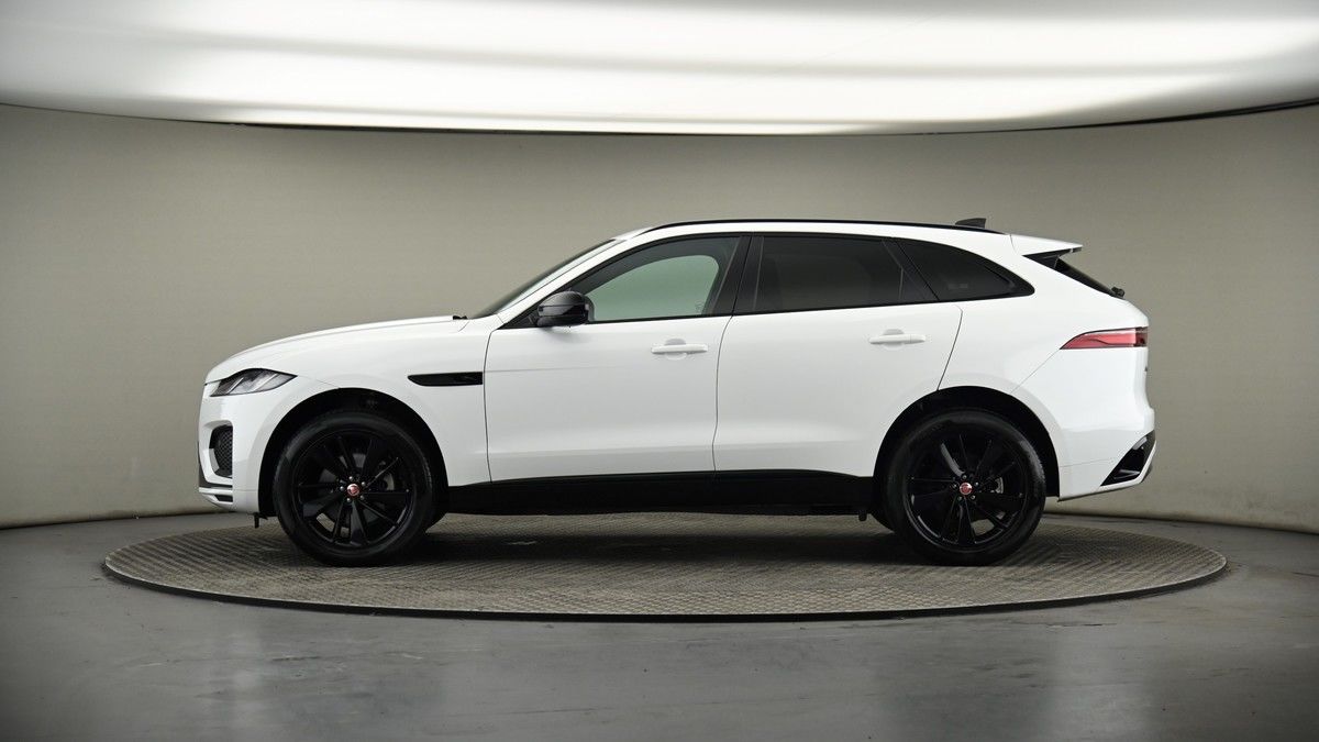 Jaguar F-PACE Image 19