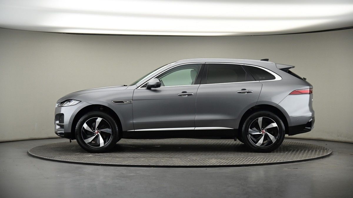 Jaguar F-PACE Image 19