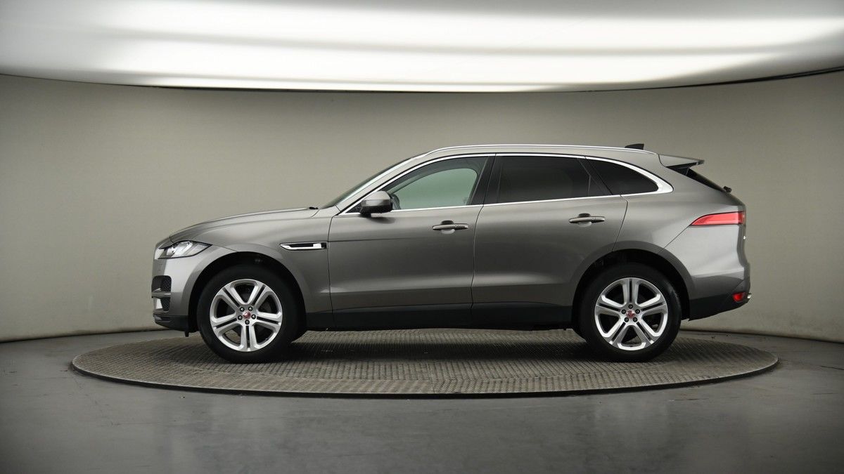 Jaguar F-PACE Image 19