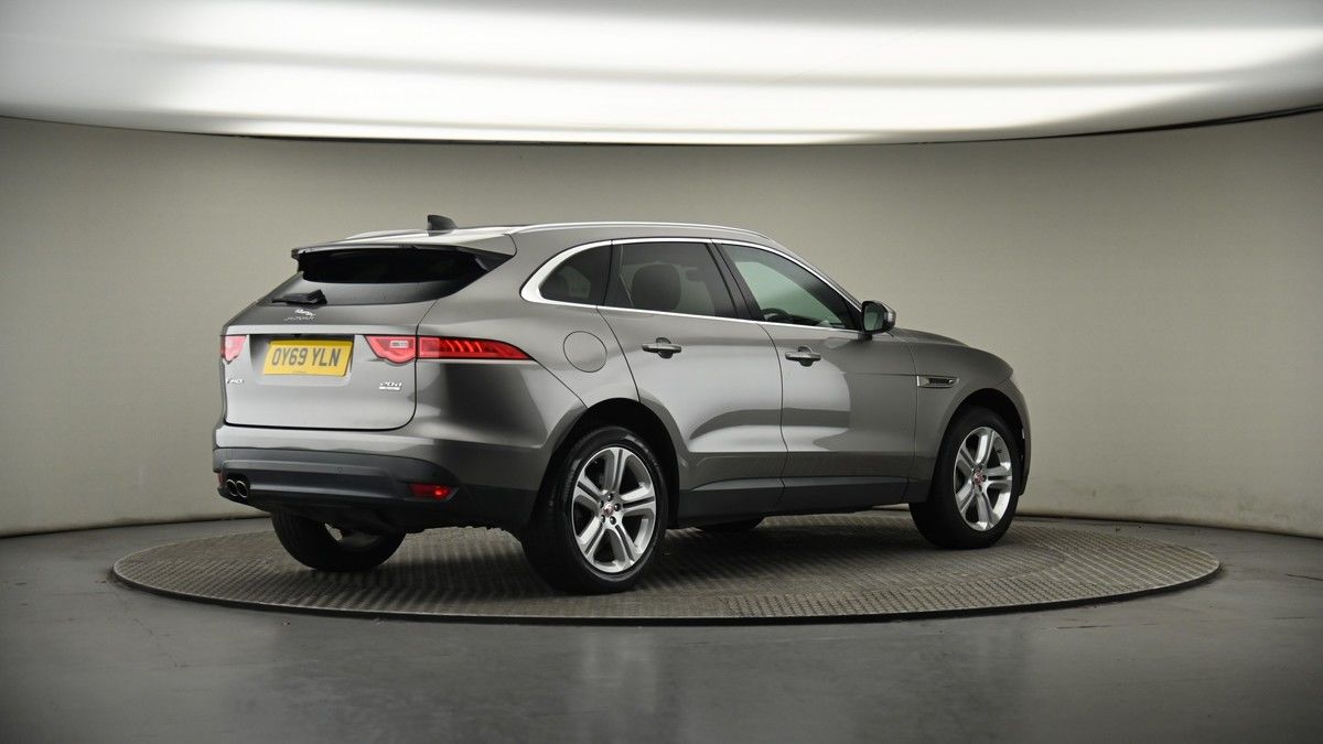 Jaguar F-PACE Image 7