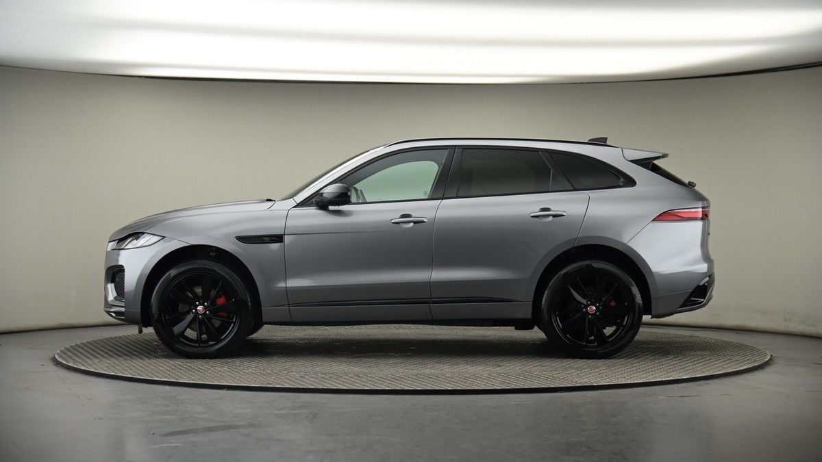 Jaguar F-PACE Image 19