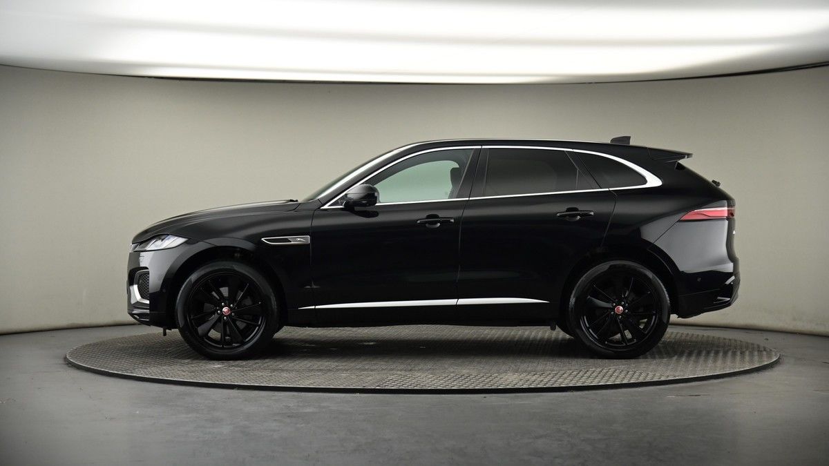 Jaguar F-PACE Image 18