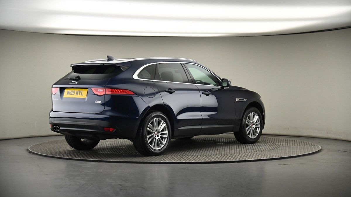 Jaguar F-PACE Image 7