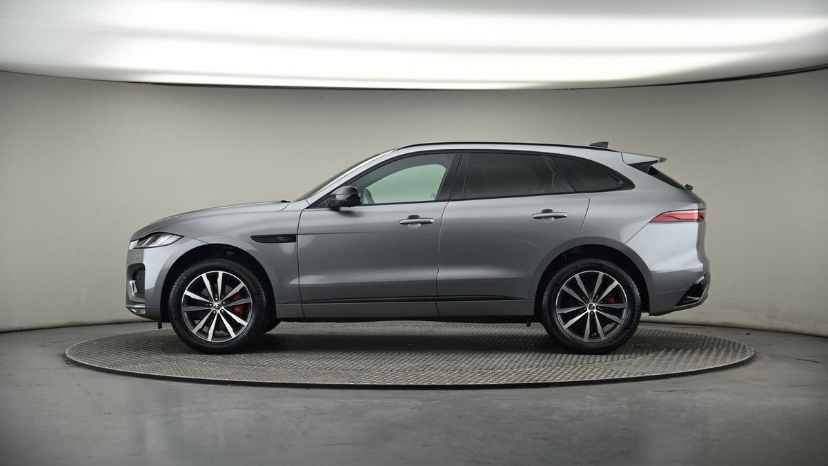 Jaguar F-PACE Image 19