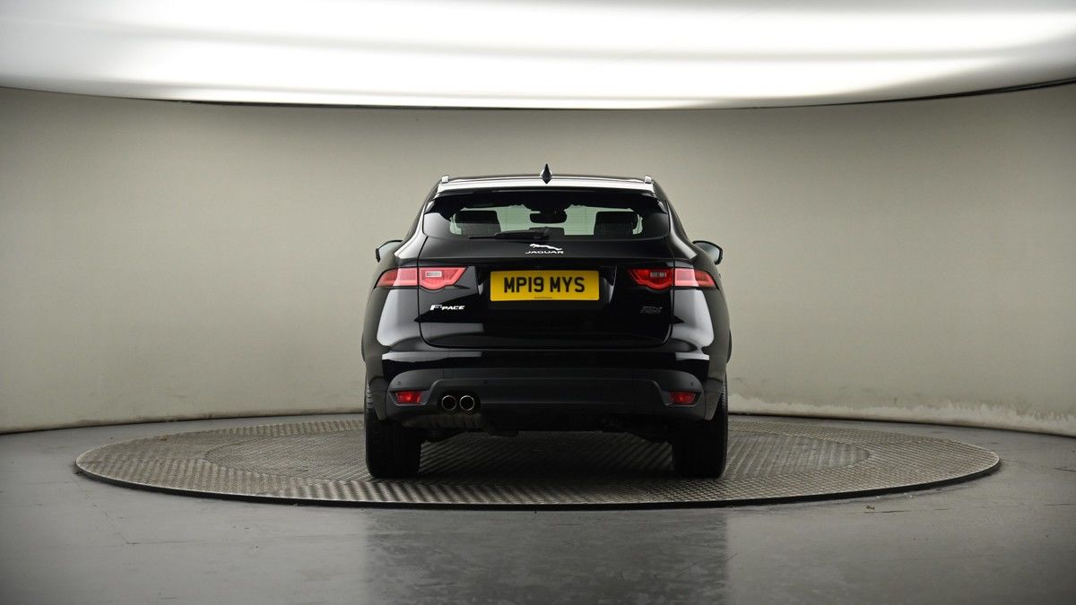 Jaguar F-PACE Image 17