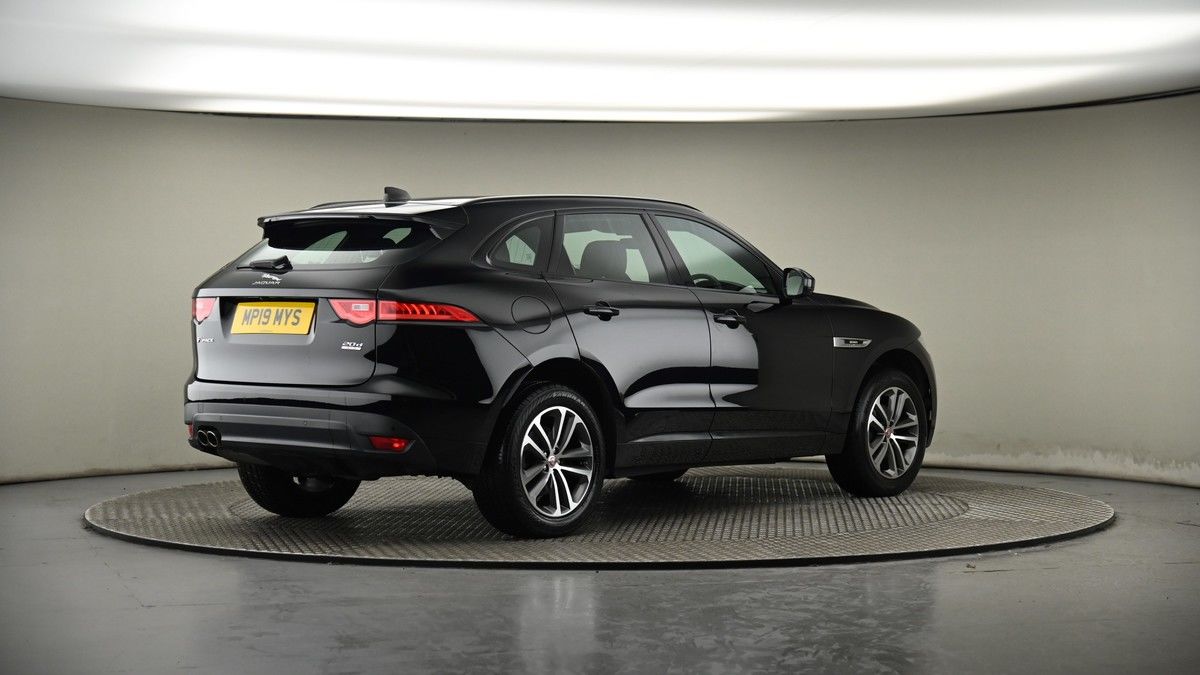 Jaguar F-PACE Image 7