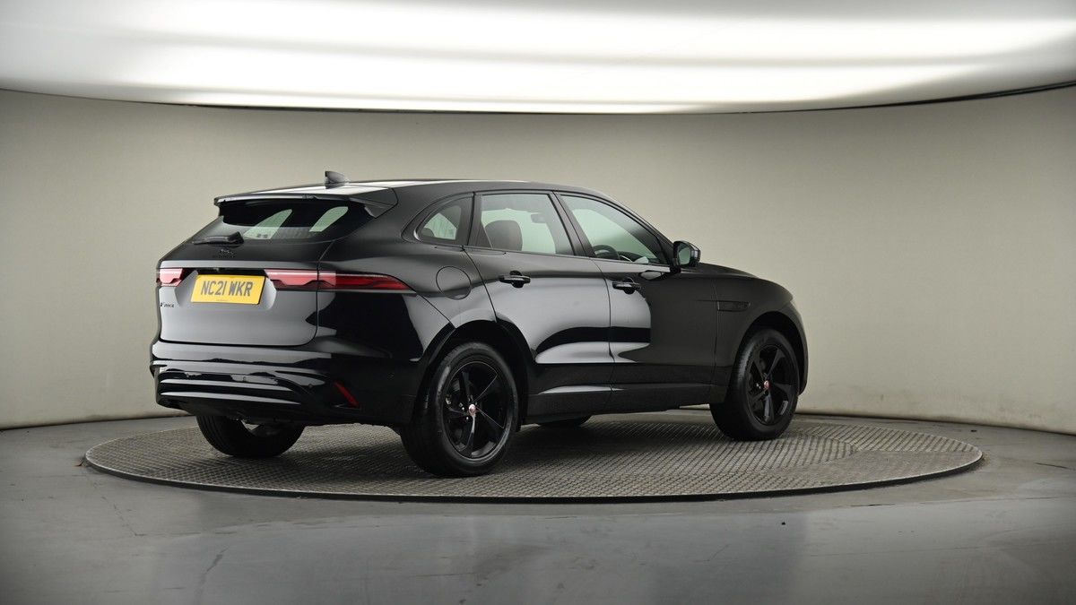 Jaguar F-PACE Image 7