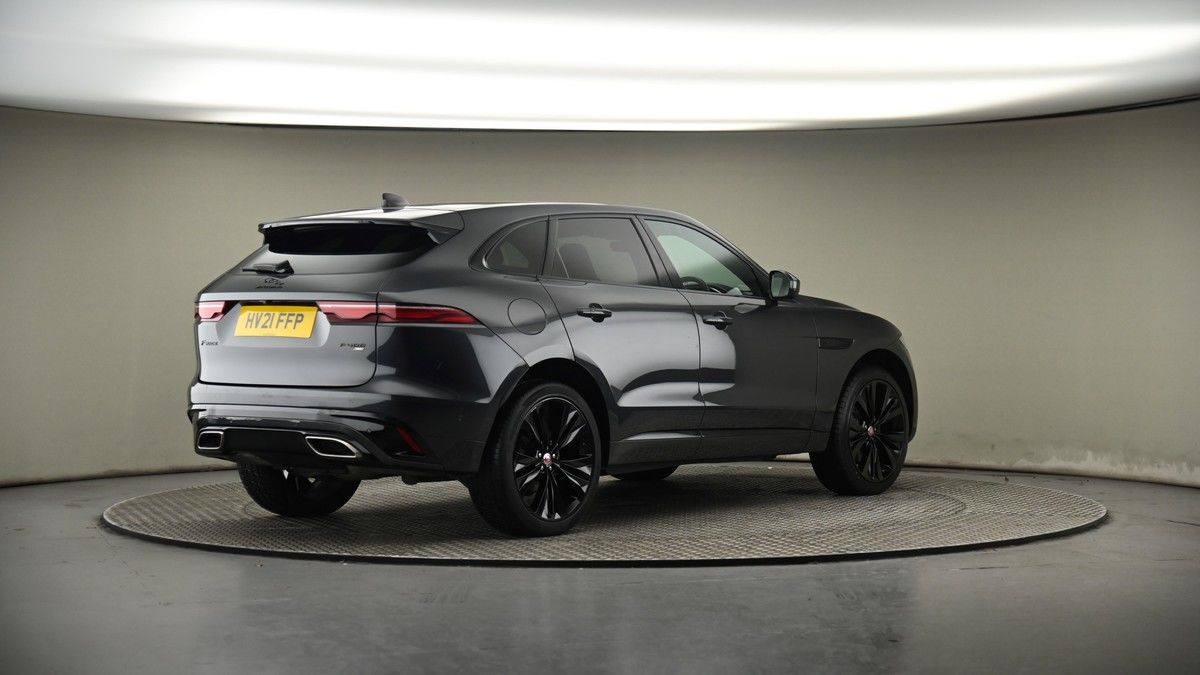 Jaguar F-PACE Image 7