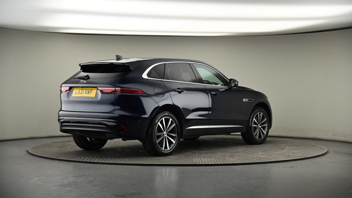 Jaguar F-PACE Image 7