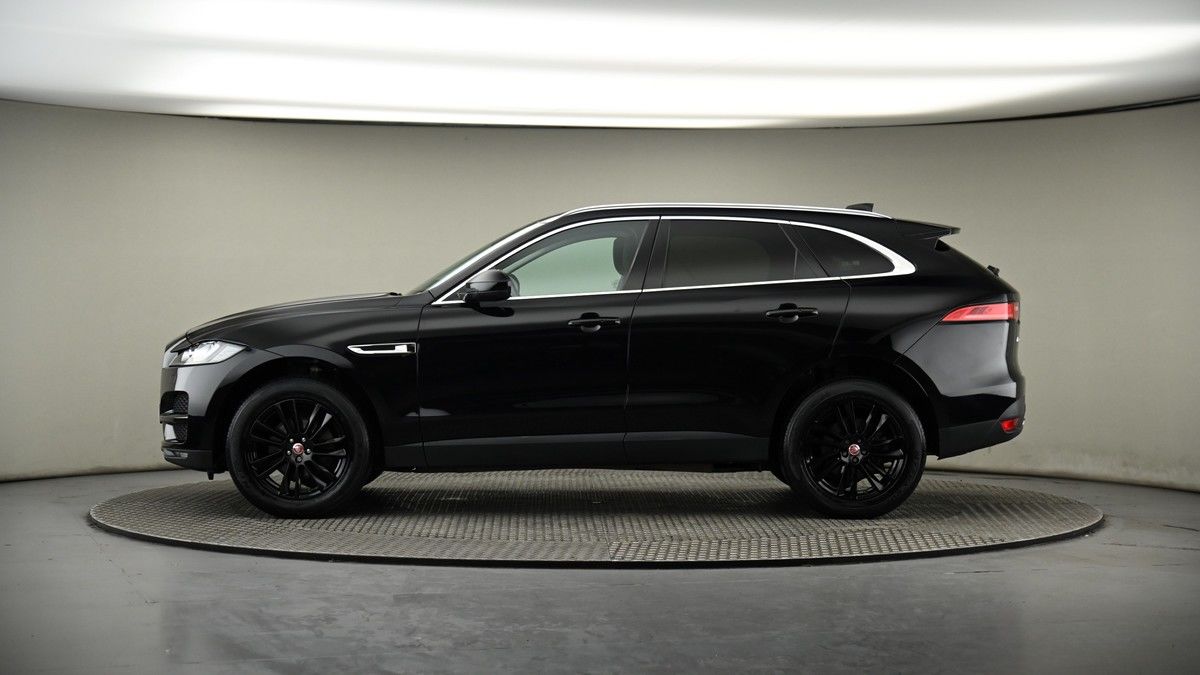 Jaguar F-PACE Image 19