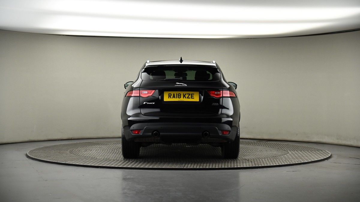 Jaguar F-PACE Image 17