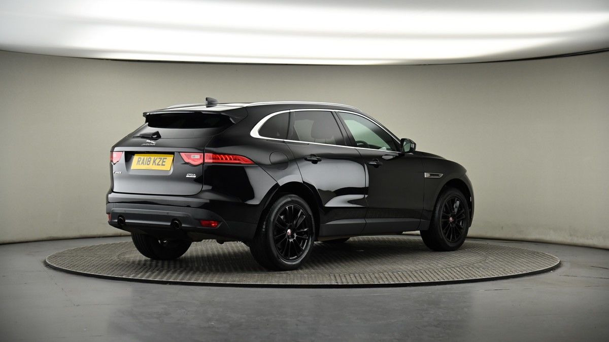 Jaguar F-PACE Image 7