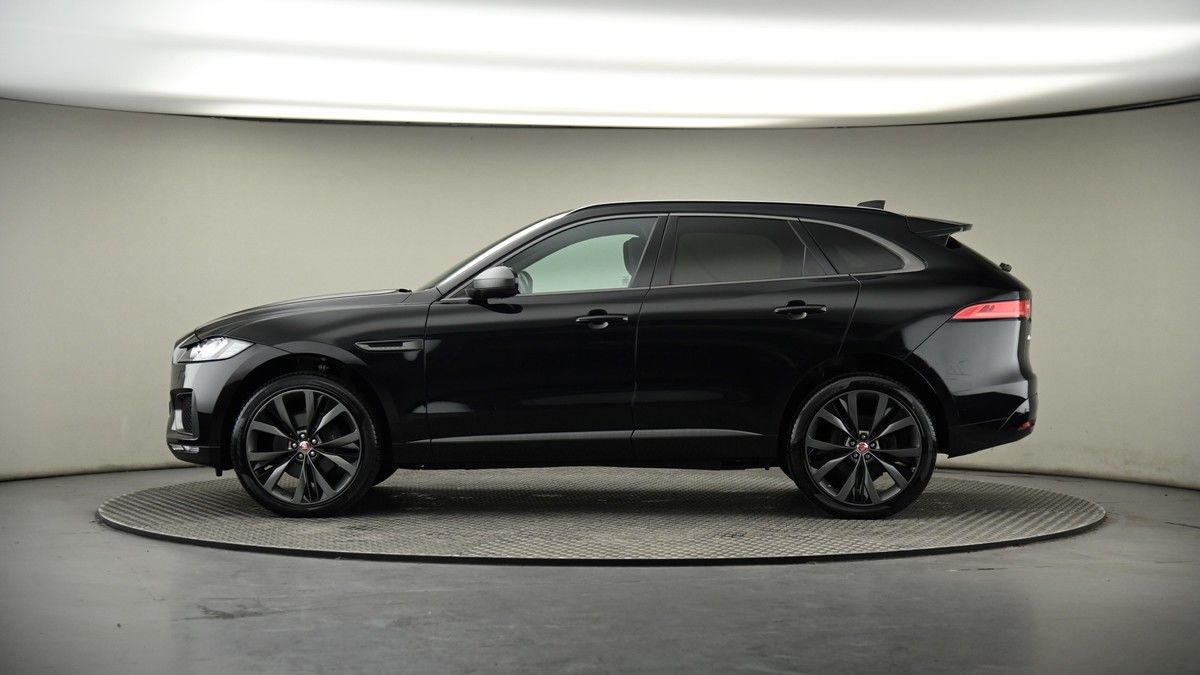 Jaguar F-PACE Image 18