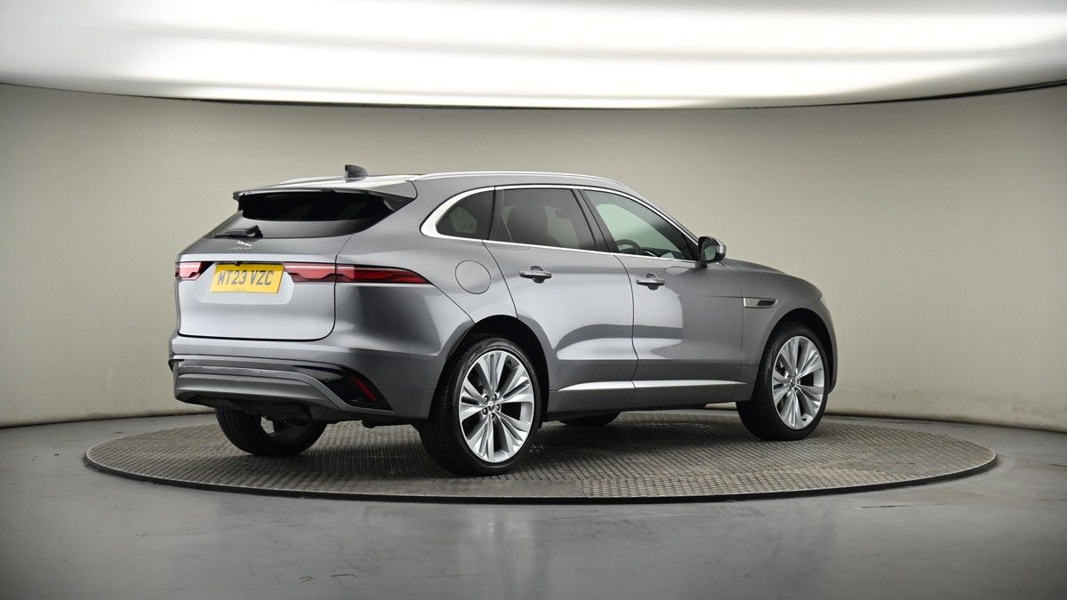 Jaguar F-PACE Image 7