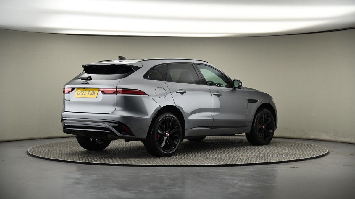 Jaguar F-PACE Image 7