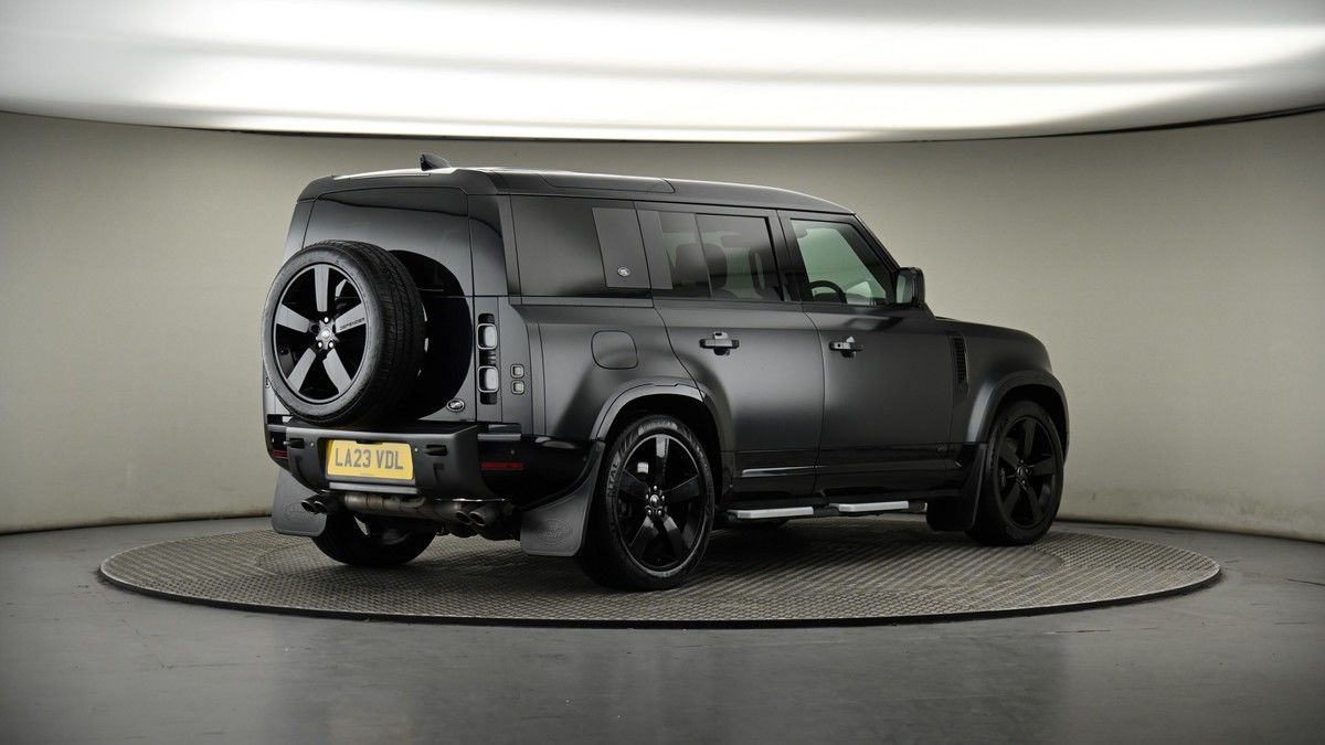 Land Rover Defender 110 Image 7