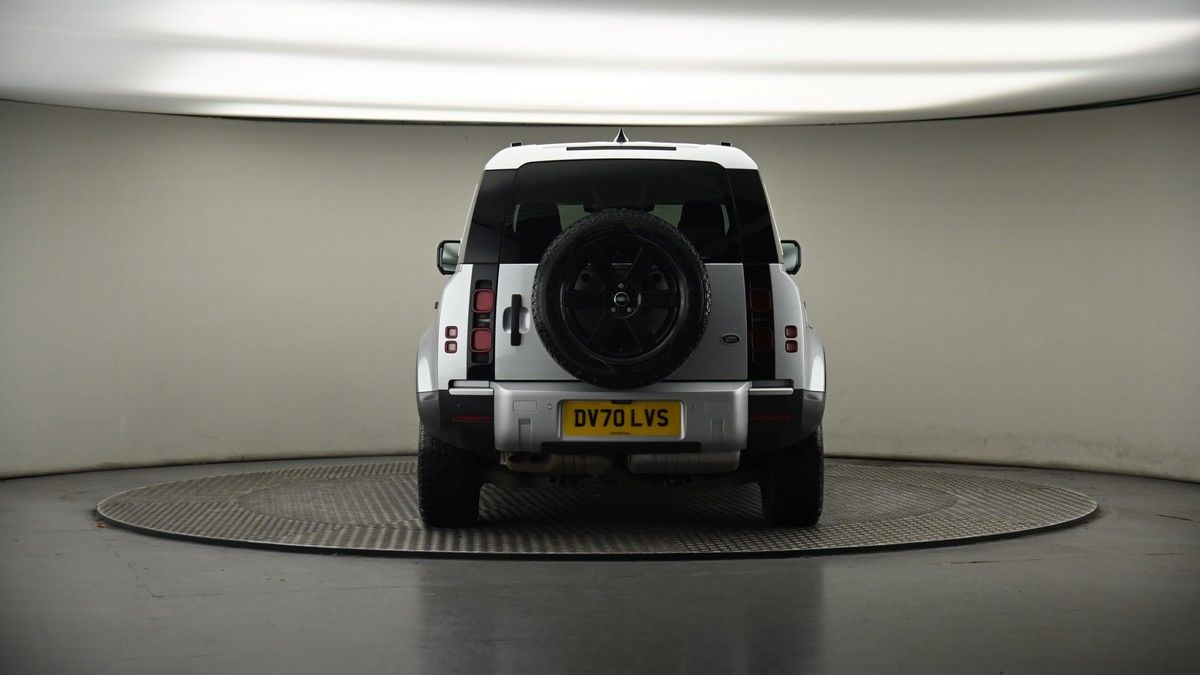 Land Rover Defender 110 Image 17