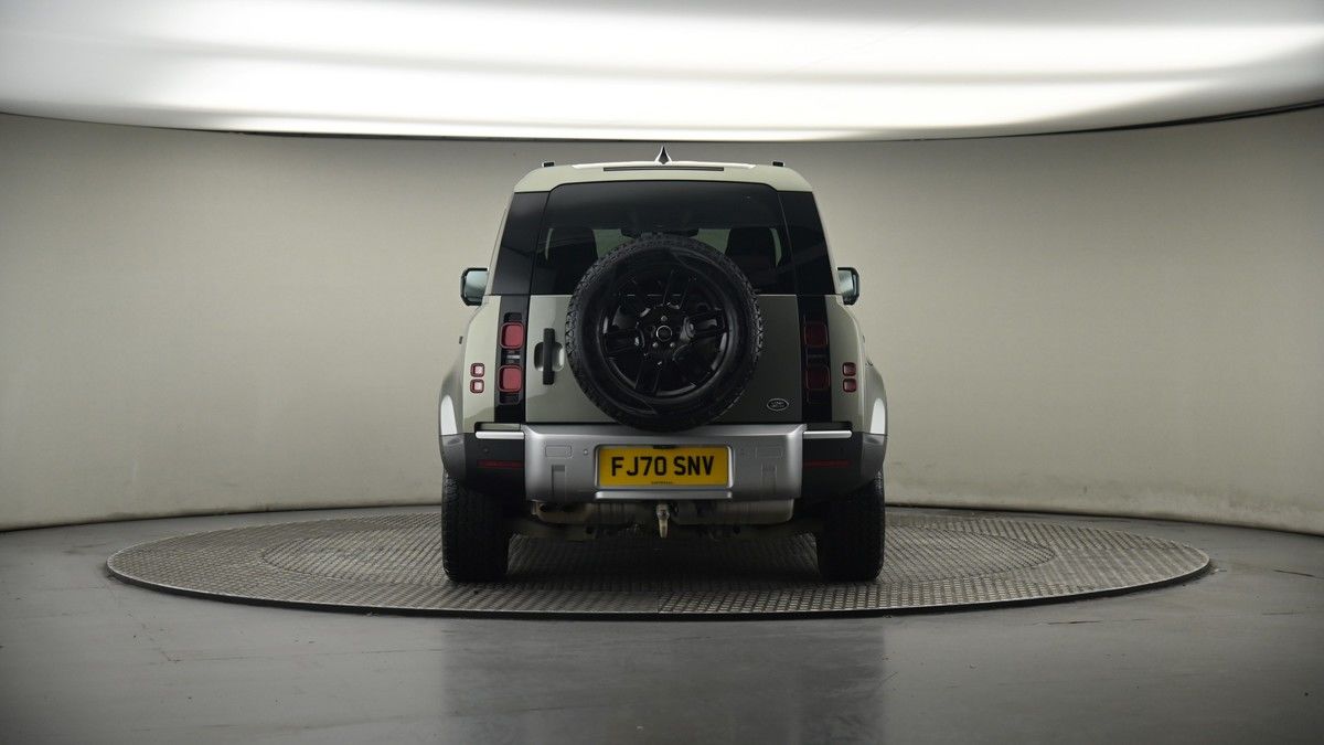 Land Rover Defender 110 Image 17