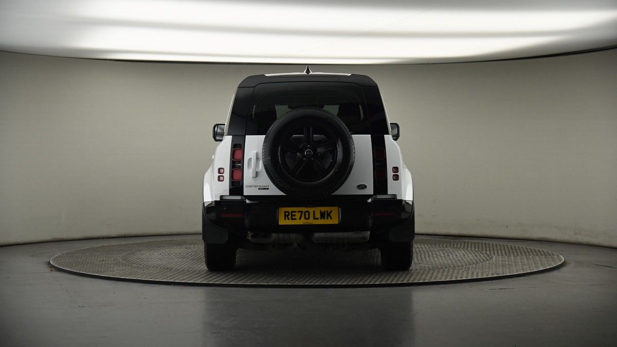 Land Rover Defender 110 Image 17