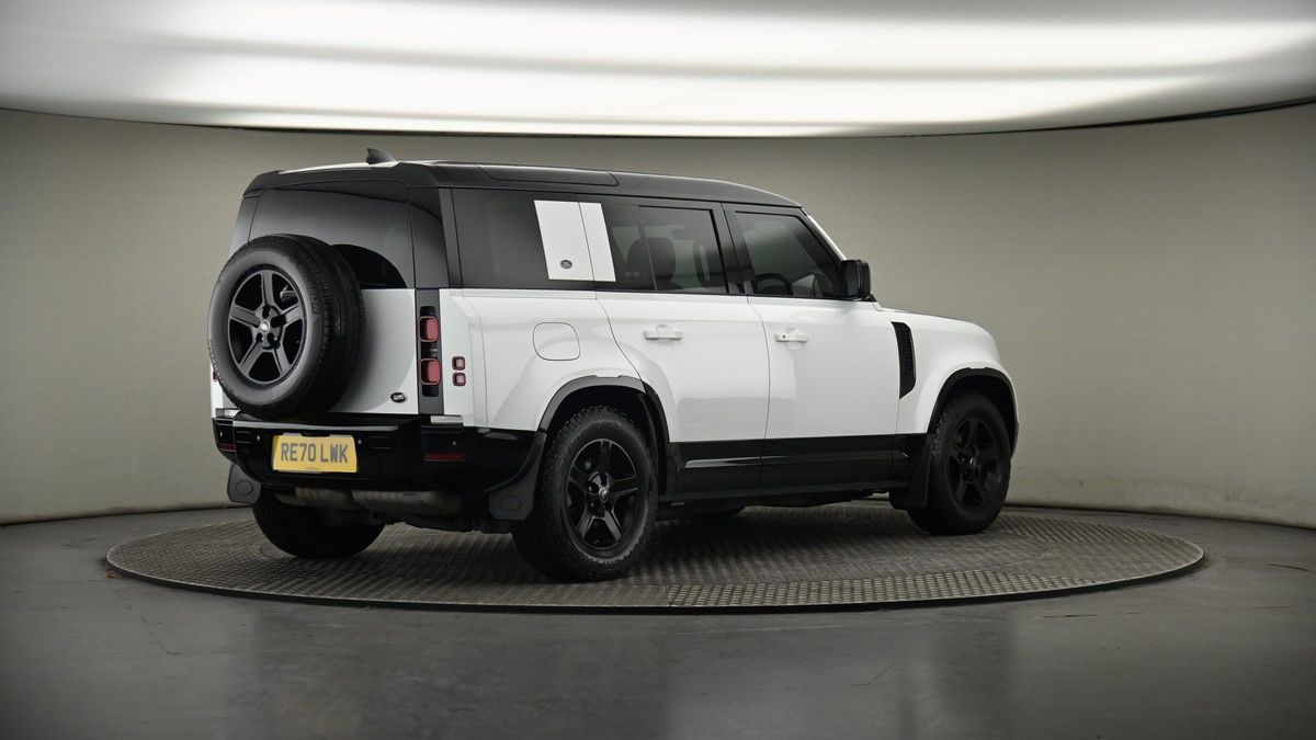 Land Rover Defender 110 Image 7