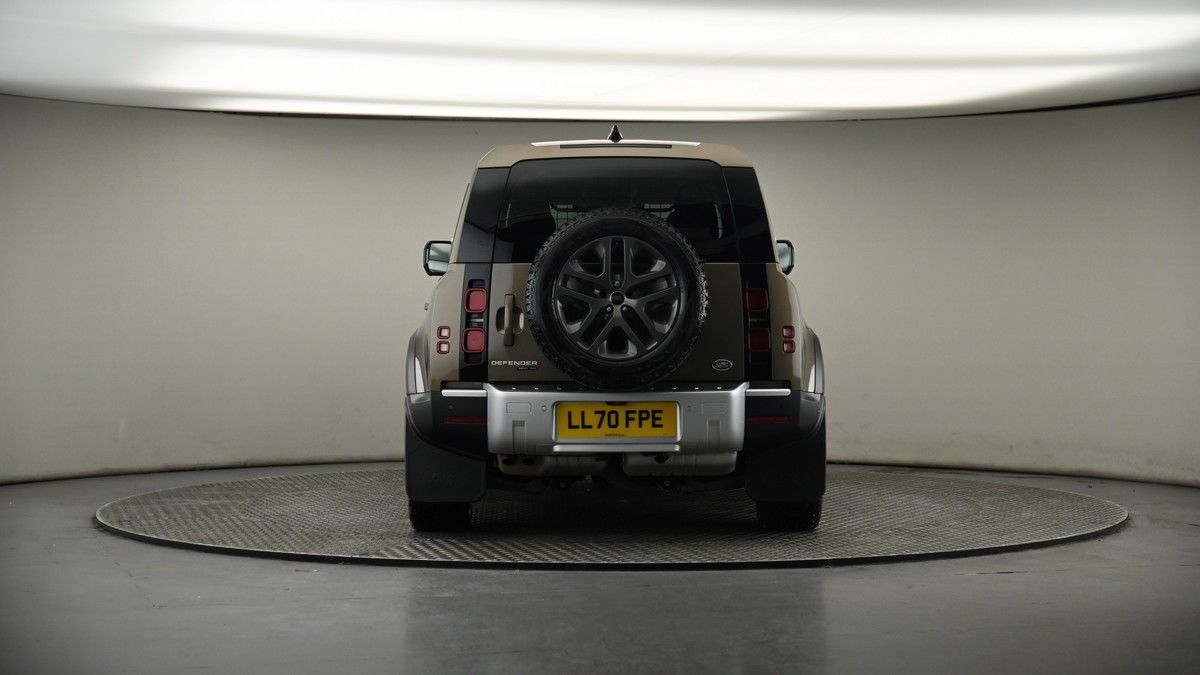 Land Rover Defender 110 Image 17