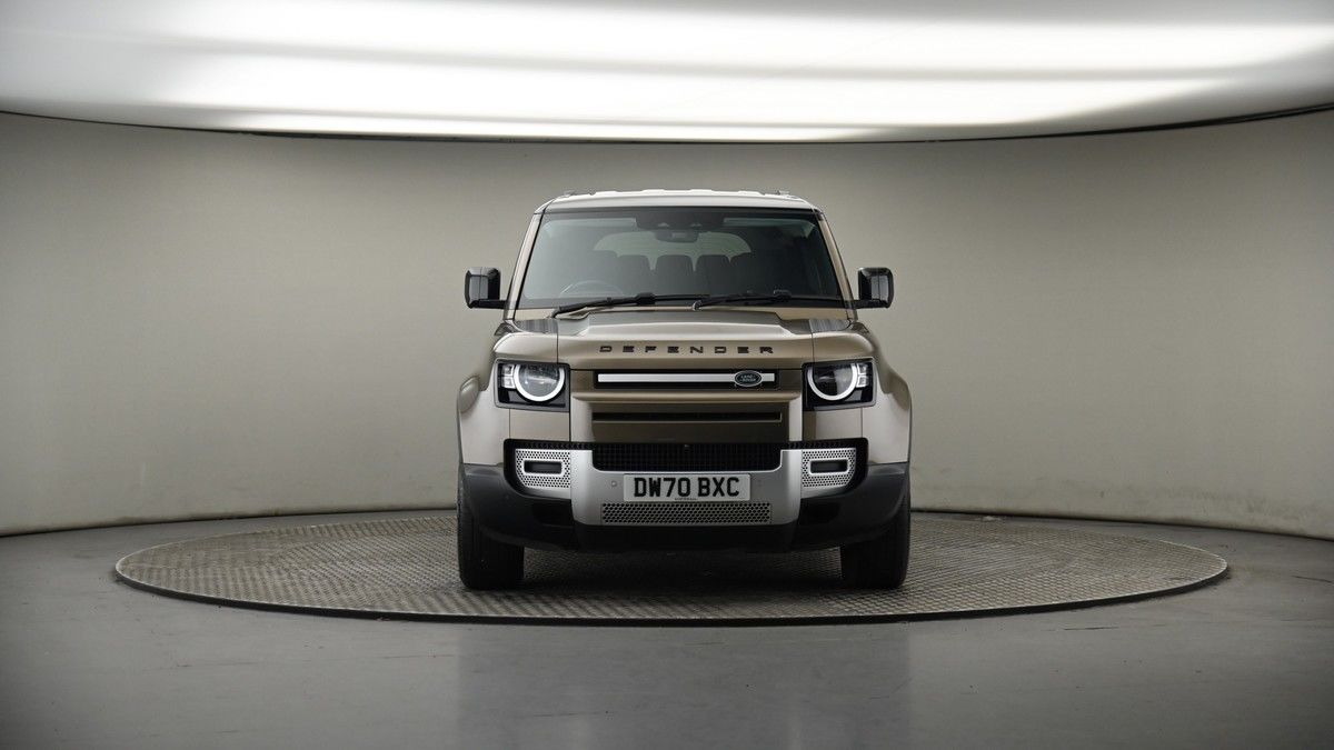 Land Rover Defender 110 Image 17