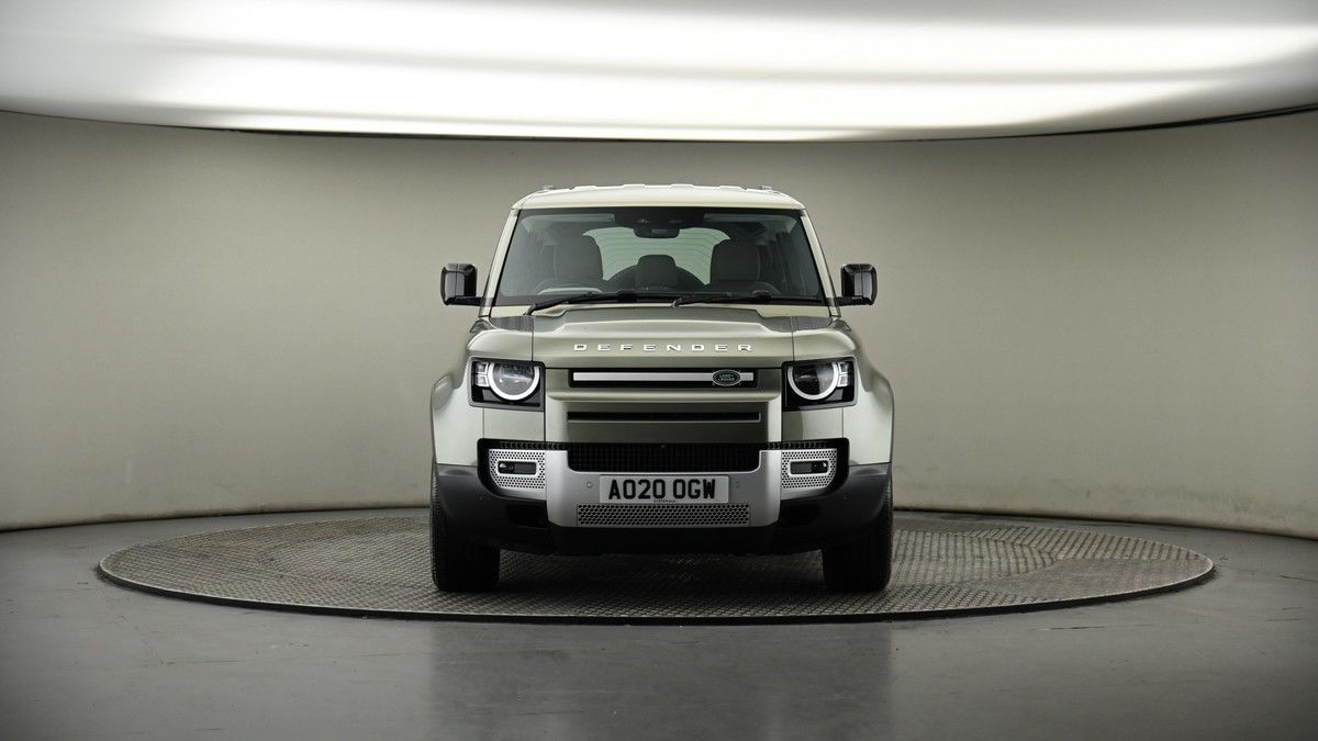 Land Rover Defender 110 Image 18