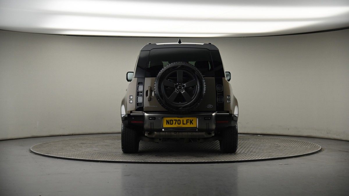 Land Rover Defender 110 Image 17