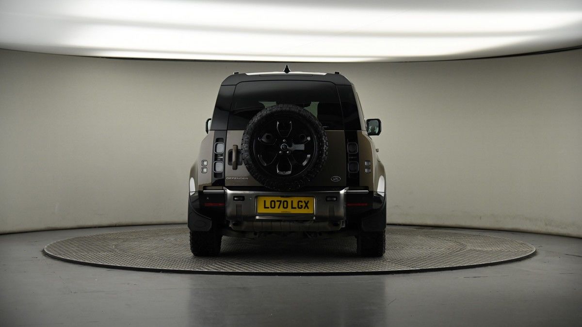 Land Rover Defender 110 Image 17