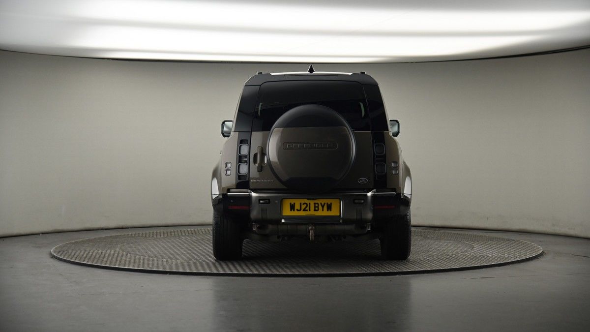 Land Rover Defender 110 Image 17