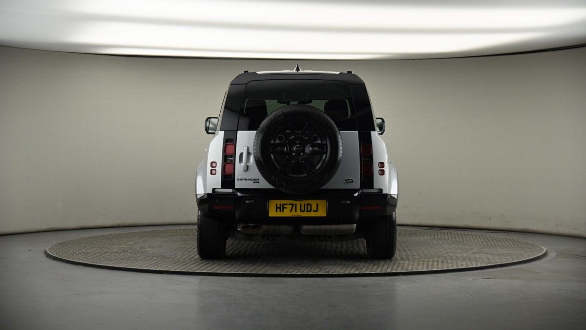 Land Rover Defender 110 Image 17