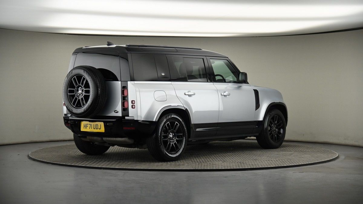 Land Rover Defender 110 Image 7