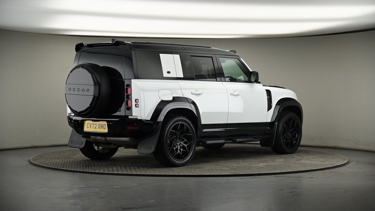 Land Rover Defender 110 Image 7