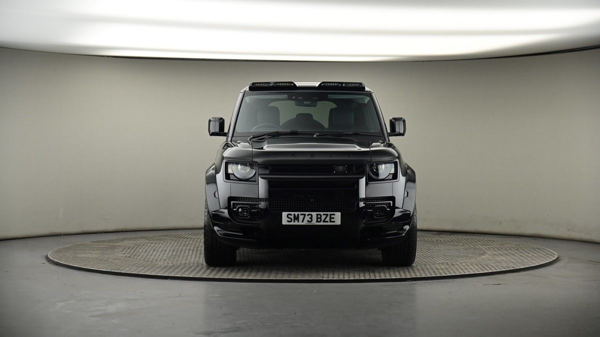 Land Rover Defender 110 Image 18