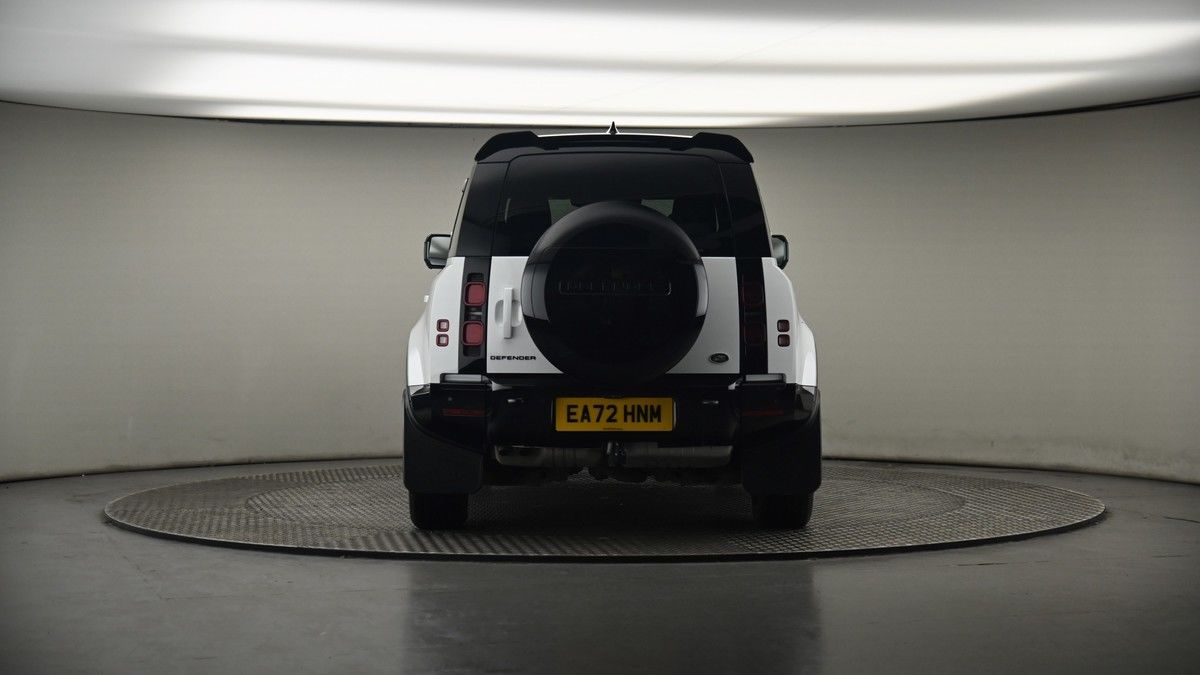 Land Rover Defender 110 Image 17