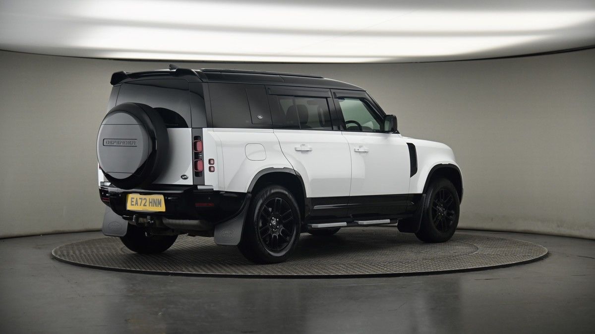 Land Rover Defender 110 Image 7