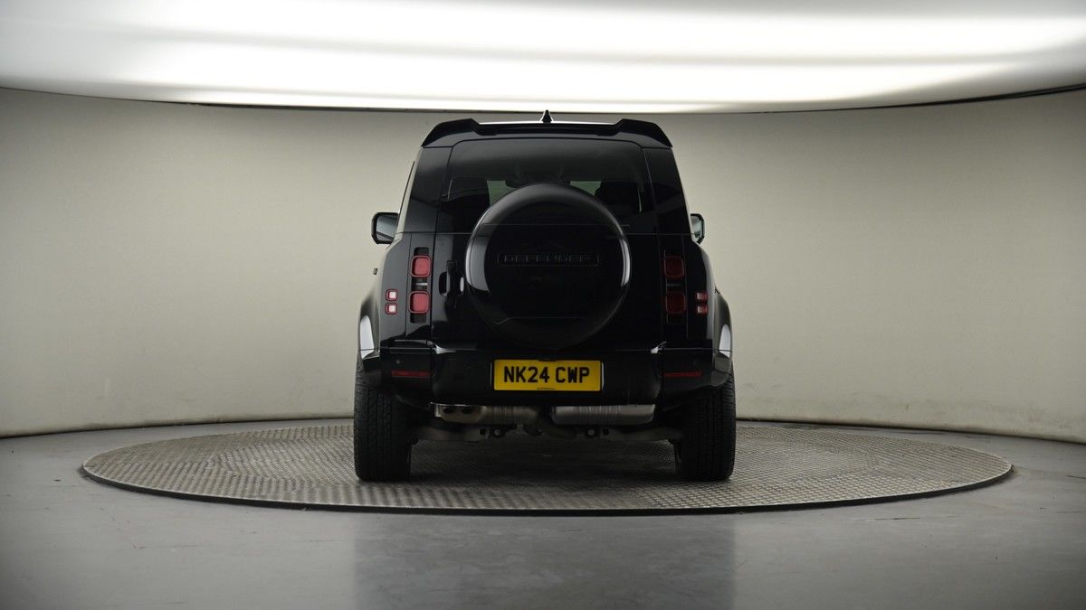 Land Rover Defender 110 Image 17