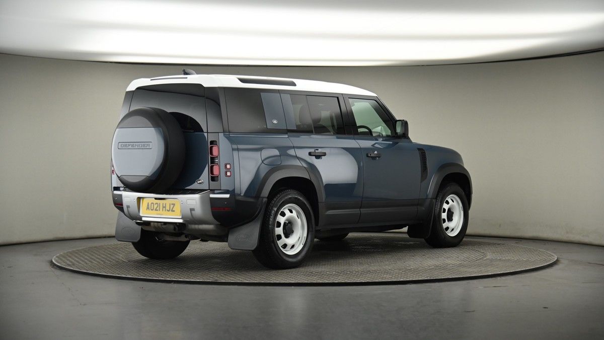 Land Rover Defender 110 Image 7