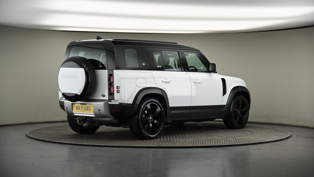 Land Rover Defender 110 Image 7