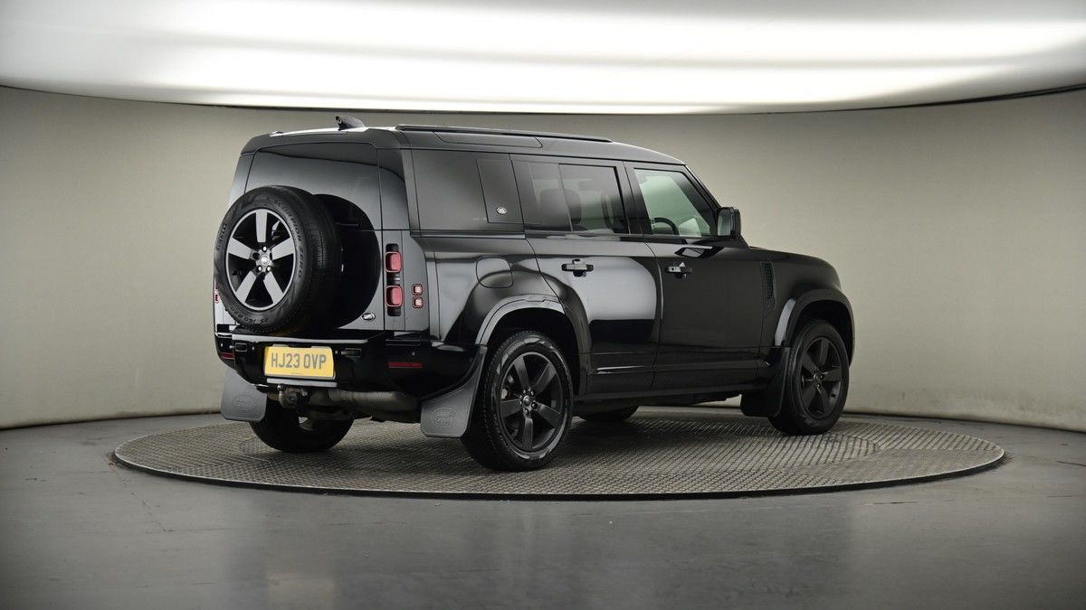 Land Rover Defender 110 Image 7