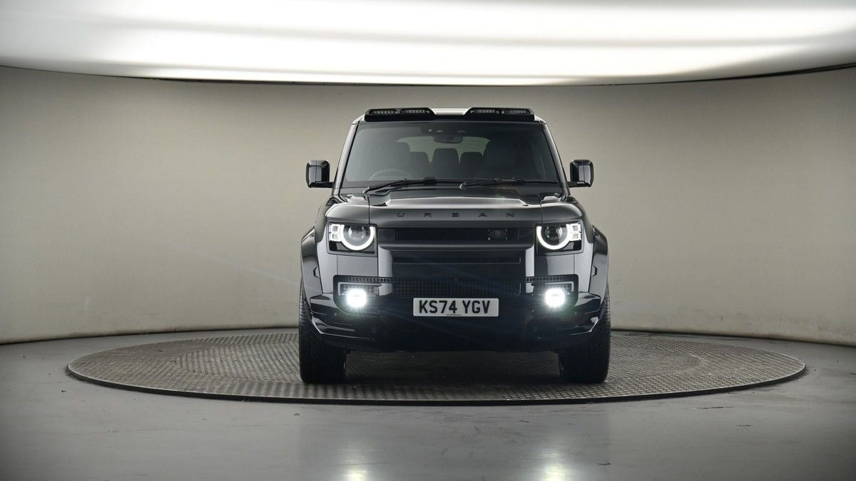 Land Rover Defender 110 Image 18