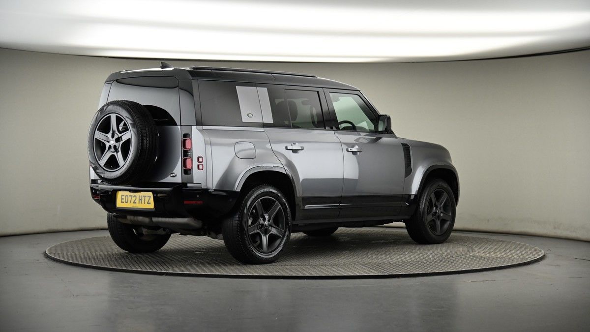 Land Rover Defender 110 Image 7