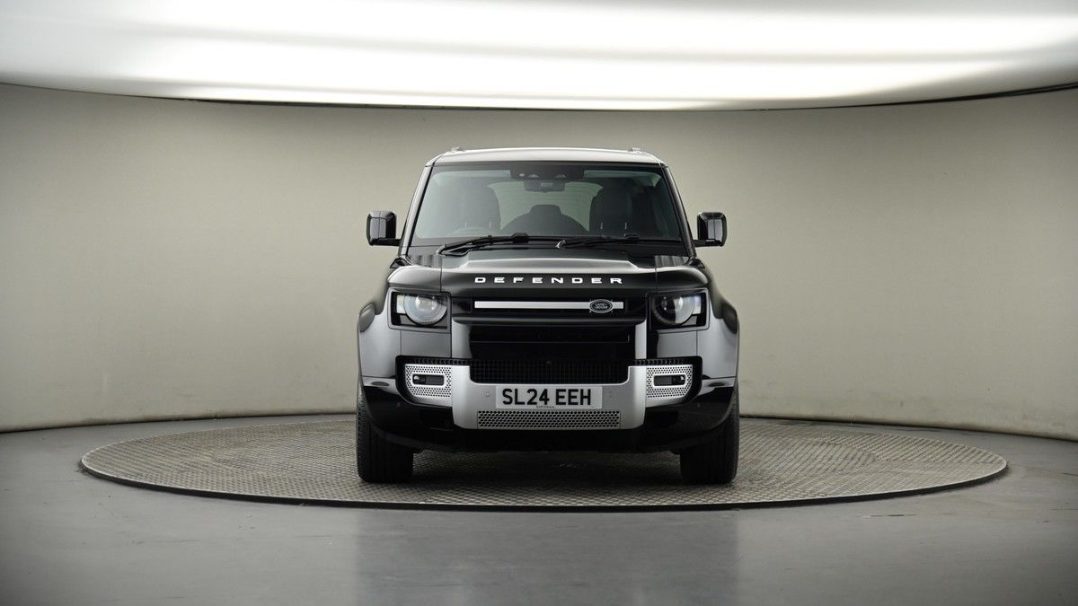 Land Rover Defender 110 Image 18