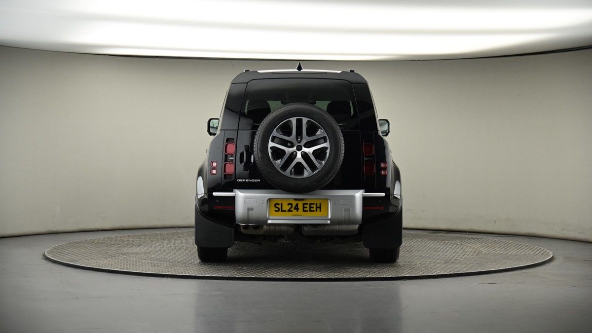 Land Rover Defender 110 Image 17