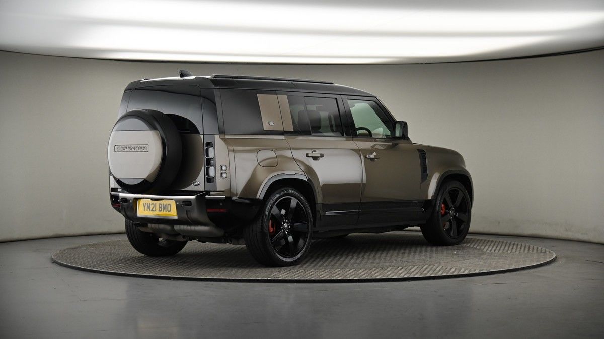 Land Rover Defender 110 Image 7