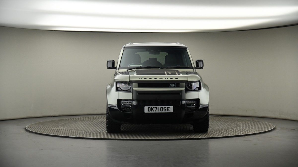 Land Rover Defender 110 Image 18