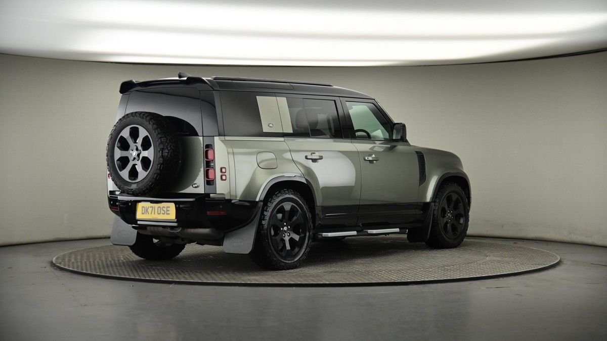 Land Rover Defender 110 Image 7