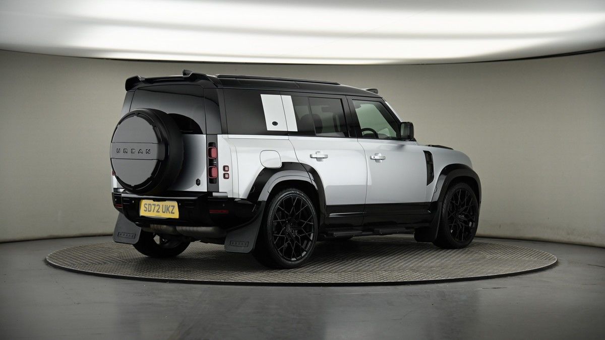 Land Rover Defender 110 Image 7